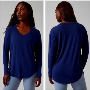 Athleta Cloudlight Stratus Relaxed Fit Scoop Neck Long Sleeve Top M Blue